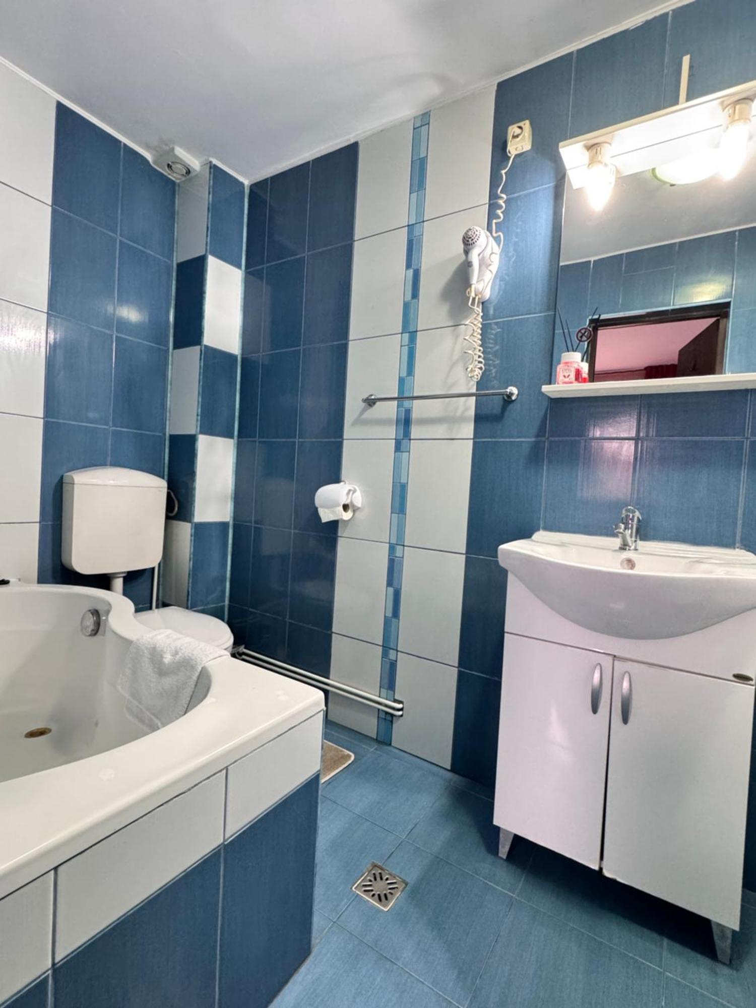 Hotel Complex Select à Mediaş Extérieur photo