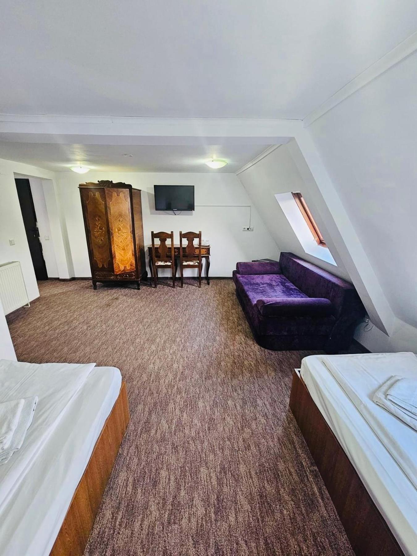 Hotel Complex Select à Mediaş Extérieur photo